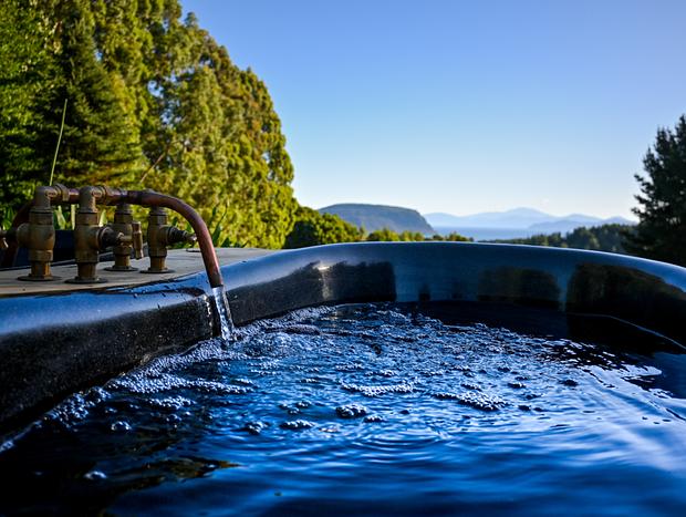 Photo 6 for Muirs Reef Lodge Kinloch w/ twin outdoor baths