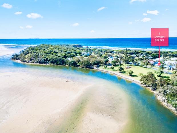 Photo 25 for Blue Swimmer Shack