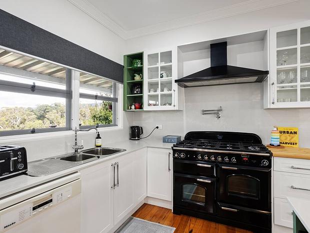 Photo 7 for Bubbles Place at 871 | Bell Birds and Mountain Views