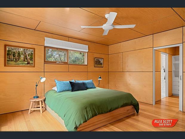 Photo 4 for Eco Shipping Container Home in the Bush 1