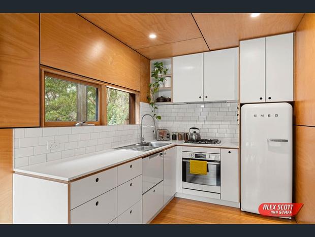 Photo 8 for Eco Shipping Container Home in the Bush 1