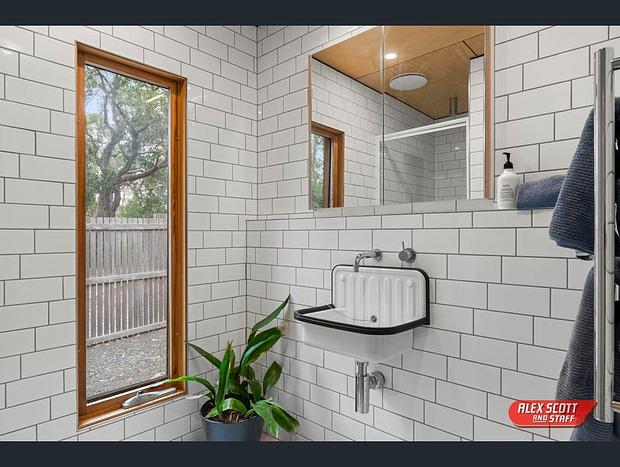 Photo 20 for Eco Shipping Container Home in the Bush 1
