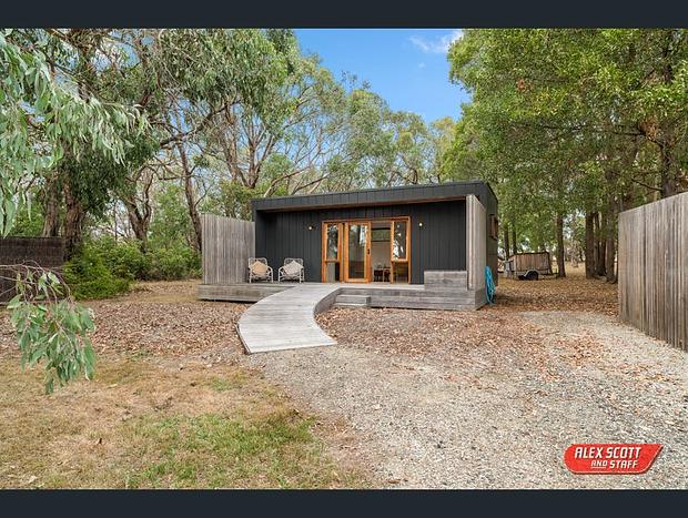 Photo 26 for Eco Shipping Container Home in the Bush 1