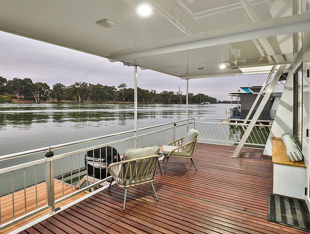 Photo 4 for Restaway Houseboat