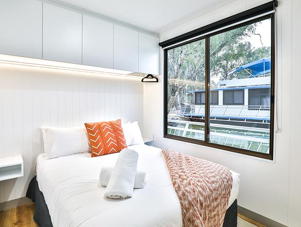 Photo 5 for Restaway Houseboat