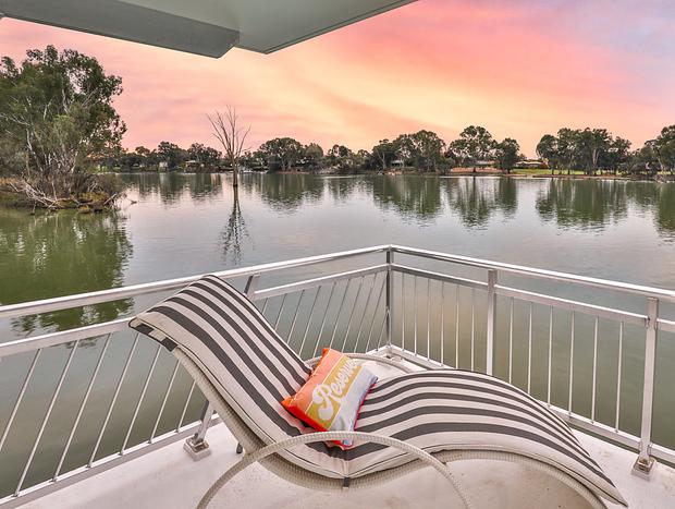 Photo 9 for Restaway Houseboat