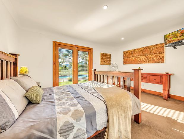 Photo 10 for Rustic Luxury Retreat for family & friends in the stunning Alpine Valley