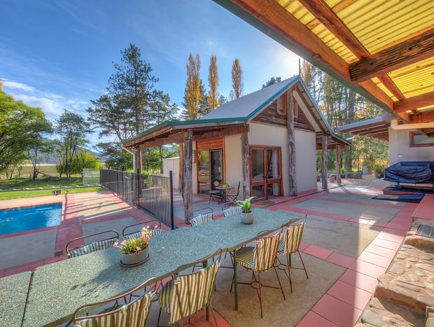 Photo 18 for Rustic Luxury Retreat for family & friends in the stunning Alpine Valley
