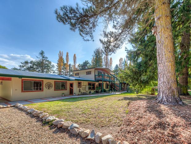 Photo 23 for Rustic Luxury Retreat for family & friends in the stunning Alpine Valley
