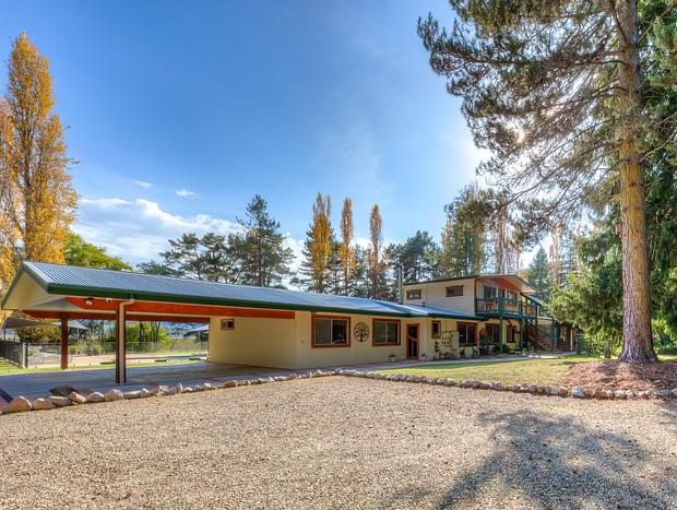 Photo 24 for Rustic Luxury Retreat for family & friends in the stunning Alpine Valley