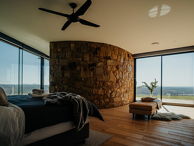 Photo 3 for Glass House on The Hills