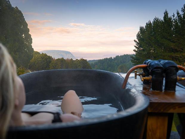 Photo 22 for Muirs Reef Lodge Kinloch w/ twin outdoor baths