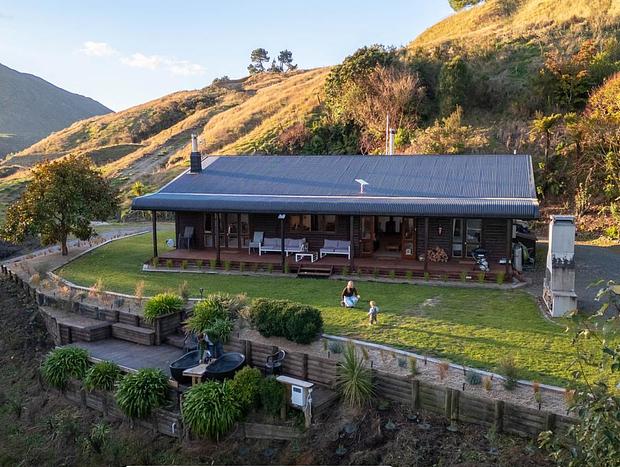 Photo 24 for Muirs Reef Lodge Kinloch w/ twin outdoor baths