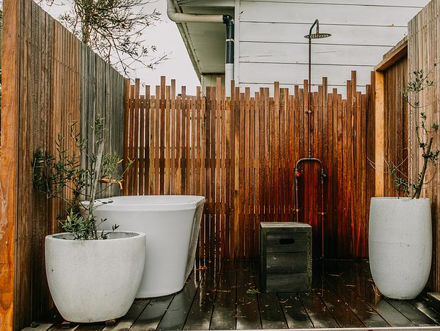 Photo 1 for Outdoor Tub Hangs