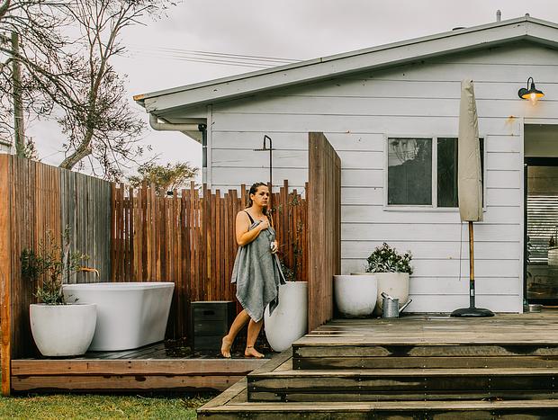 Photo 3 for Outdoor Tub Hangs