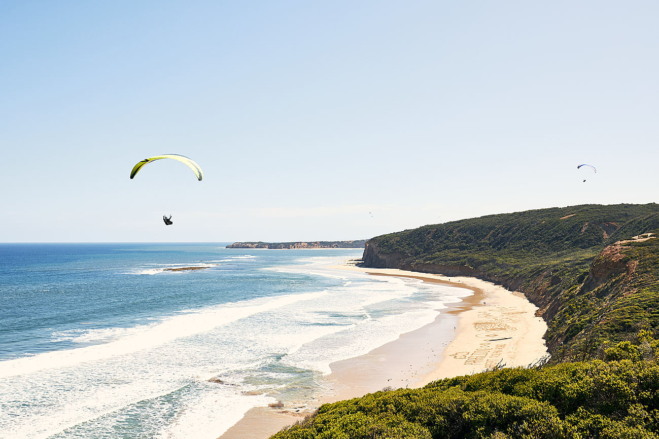 Paragliding at Bells Beach Riparide