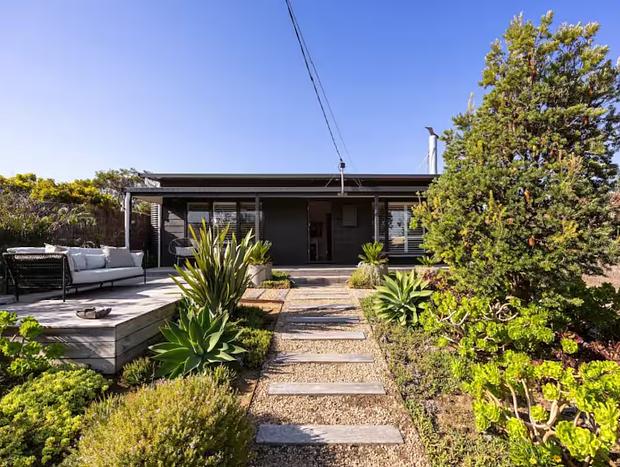 Photo 4 for Quay - Walk to Beach - Gas Heated Pool - Spa - Trampoline