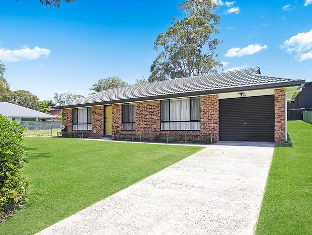 Photo 12 for Three Palms - Beautifully Renovated, Quiet - 5 min walk to the Beach