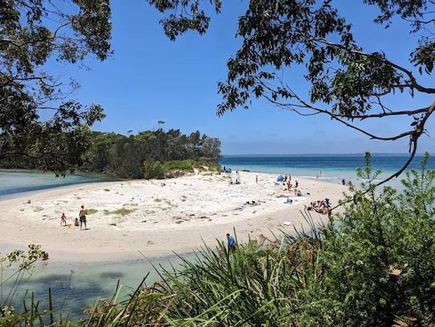 Photo 13 for Three Palms - Beautifully Renovated, Quiet - 5 min walk to the Beach