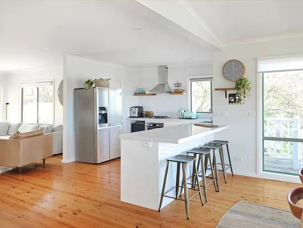 Photo 11 for Beilby Inlet Views - Stay 3 Pay 2 Winter Promotion, Special Couple Rate Available