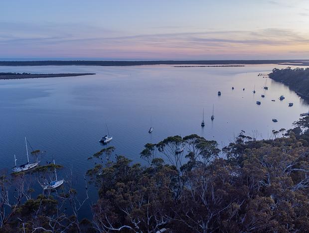 Photo 24 for Unwinding Lakeside at Teulu House