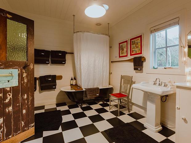 Photo 29 for Driftwood Coastal Cottage..Woodfire..Linen..Outdoor bath..Perfect base for Wilsons Prom.