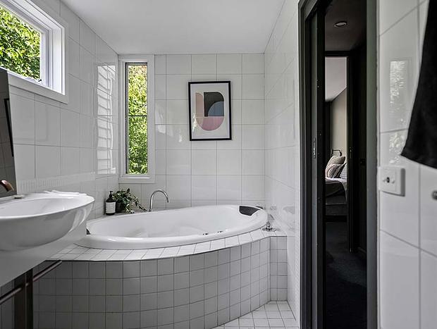 Photo 3 for Daylesford Lakefront Escape - Spa, King Bed & Fireplace