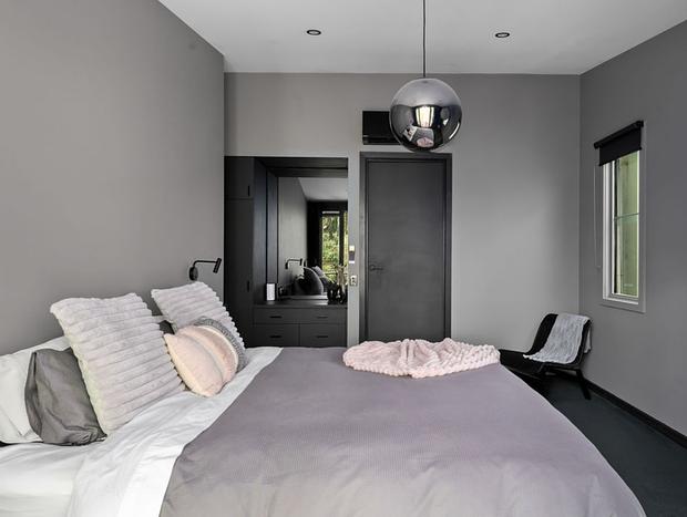 Photo 17 for Daylesford Lakefront Escape - Spa, King Bed & Fireplace