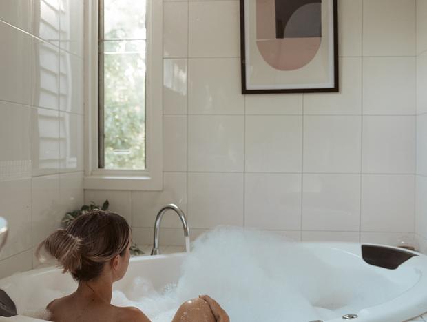 Photo 7 for Daylesford Lakefront Escape - Spa, King Bed & Fireplace