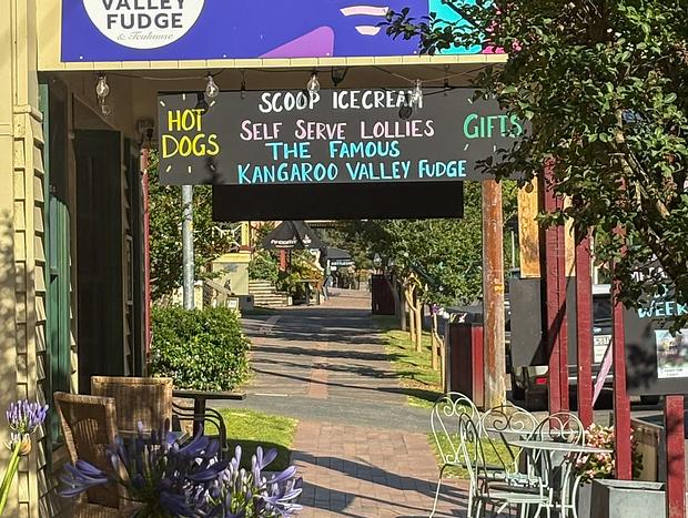 Photo 38 for Jolly Jumbuck- Stillness in Kangaroo Valley