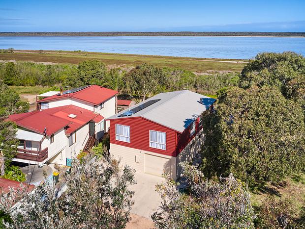Photo 9 for Modern Lakeside Escape, Beach & Park Views