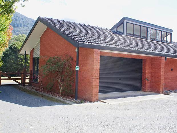 Photo 6 for Riverside Cottage Escape with Private Outdoor Bath House