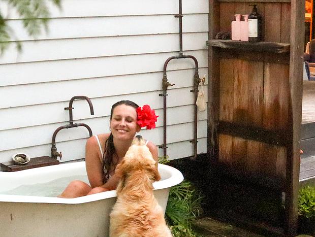 Photo 7 for Outdoor Baths & Beach Shack Bliss