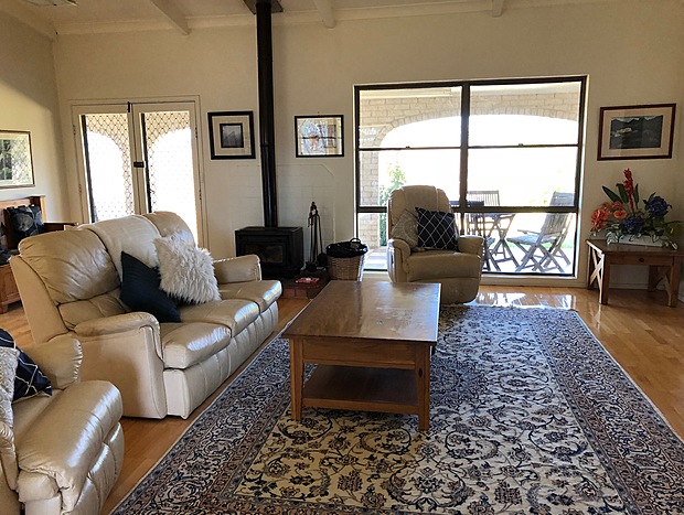 Photo 7 for Dam It Getaway - 3 bedroom Homestead - Pet friendly