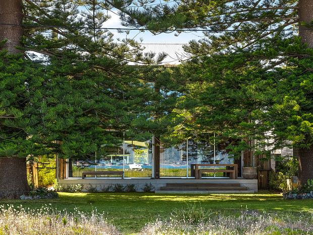 Photo 19 for Patonga Beach House