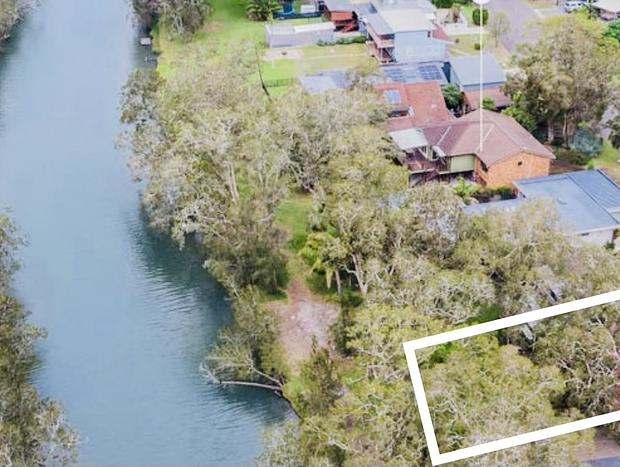 Photo 14 for "CORDUROY" Lake house with kayaks + sauna + fire (1 bedroom)