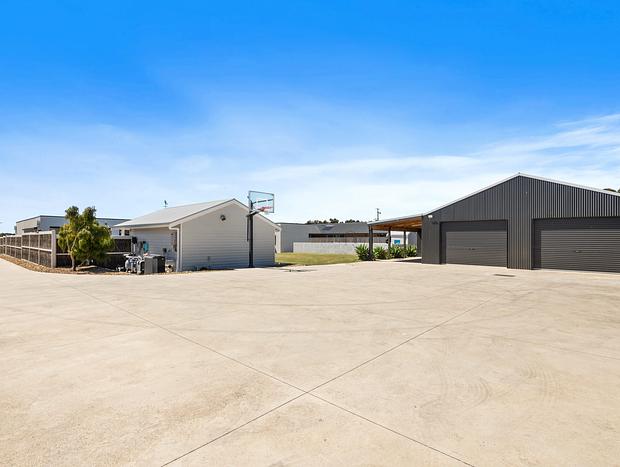 Photo 31 for Luxury Bellbrae Retreat with Pool, Spa & 12 Guests