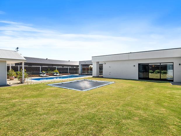 Photo 4 for Luxury Bellbrae Retreat with Pool, Spa & 12 Guests