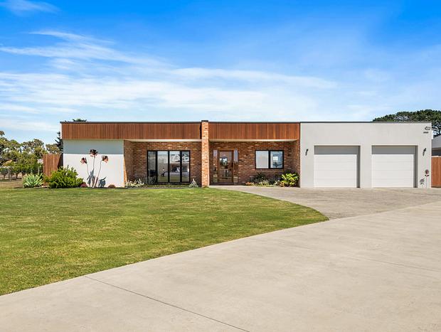 Photo 5 for Luxury Bellbrae Retreat with Pool, Spa & 12 Guests