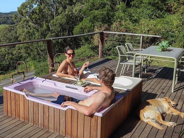 Photo 13 for Twin Tubs In The Treetops