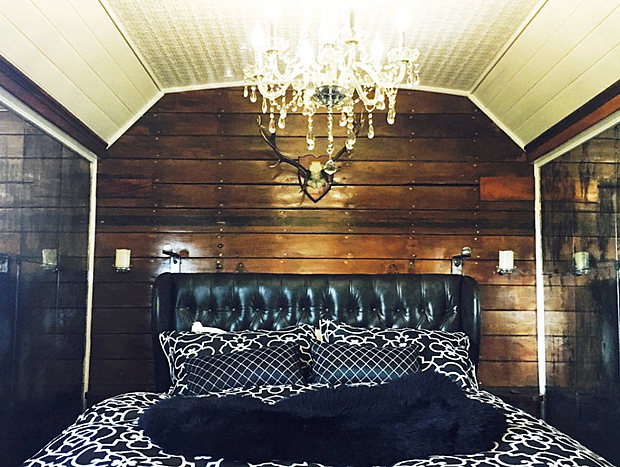 Photo 6 for Romantic eco-escape at Redleaf Carriage 343