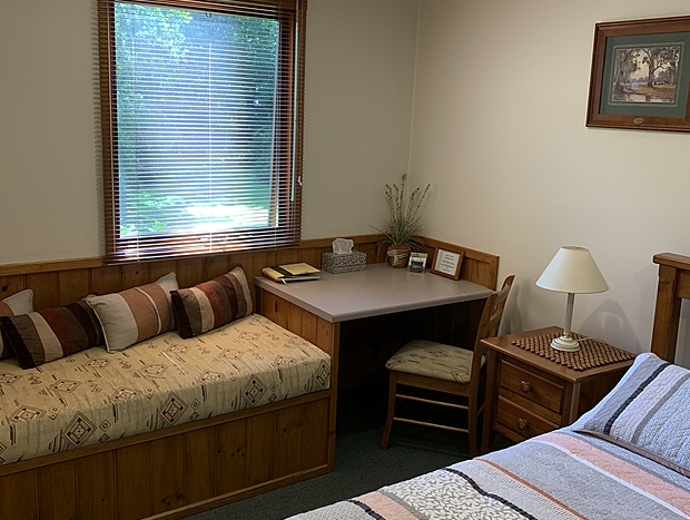Photo 5 for Shady Brook Deluxe Spa Alpine Cottage in Gardens