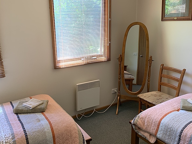 Photo 8 for Shady Brook Deluxe Spa Alpine Cottage in Gardens