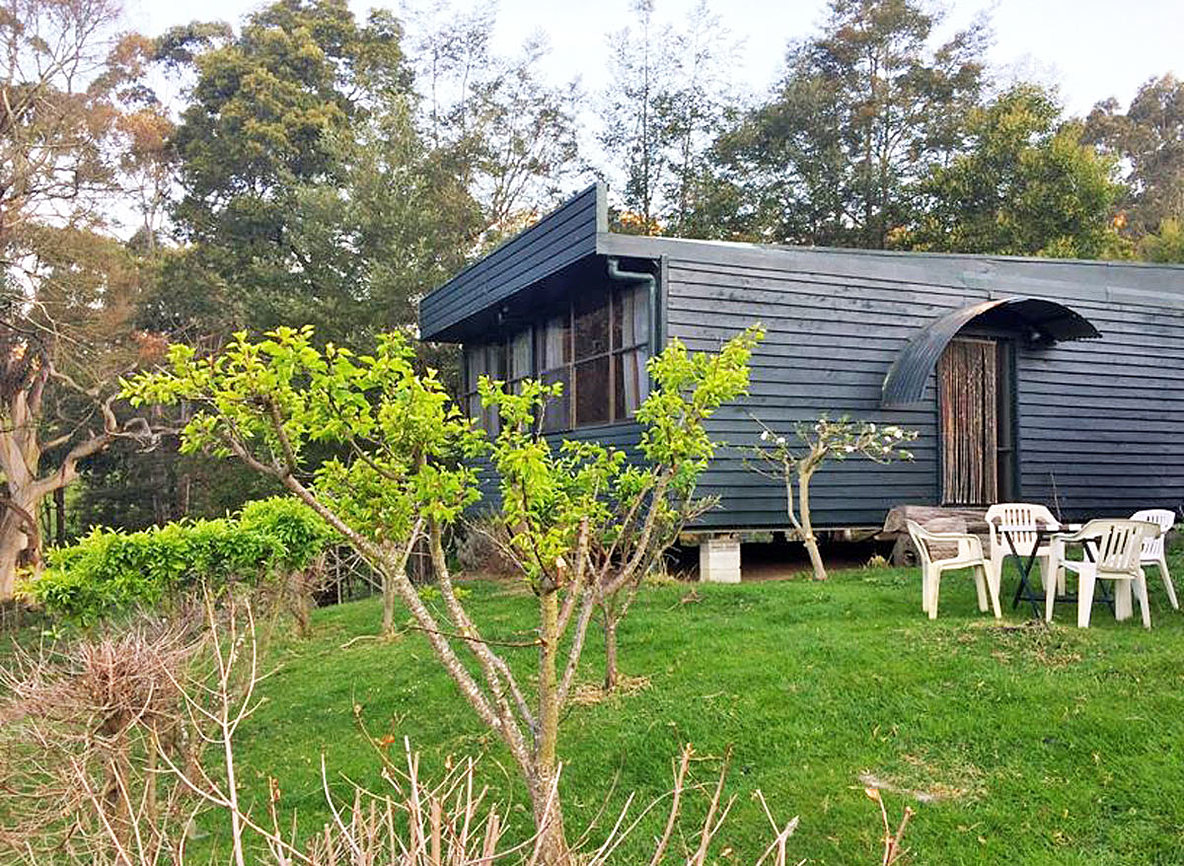 Walden Cottage Cottage for Rent in Hiawatha, Gippsland, VIC, AU