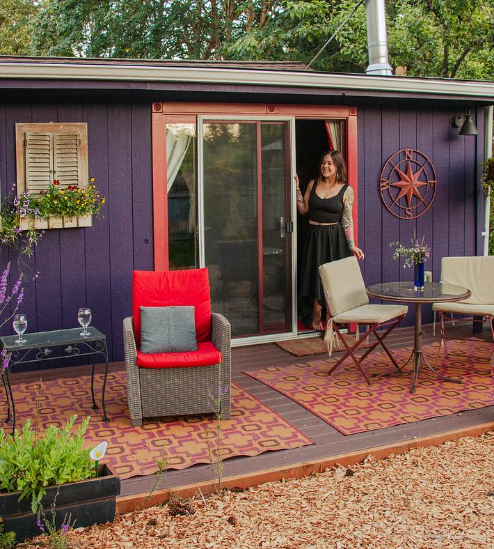 MiKo’s Guest House with hot tub, woodburning stove, outdoor ambiance